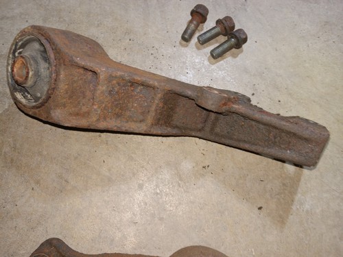 Front Axle Bushing Bracket Mounts, fit 1997 Geo Tracker 4x4 4 Door - Picture 11 of 14