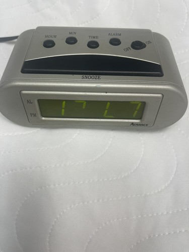 ADVANCE Digital Alarm Clock For Bedroom Tested And Works. - Picture 2 of 19