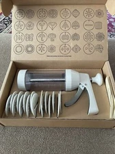 THE PAMPERED CHEF Cookie Press #1525 16 Cookie Discs Designs w/Instructions (MF)