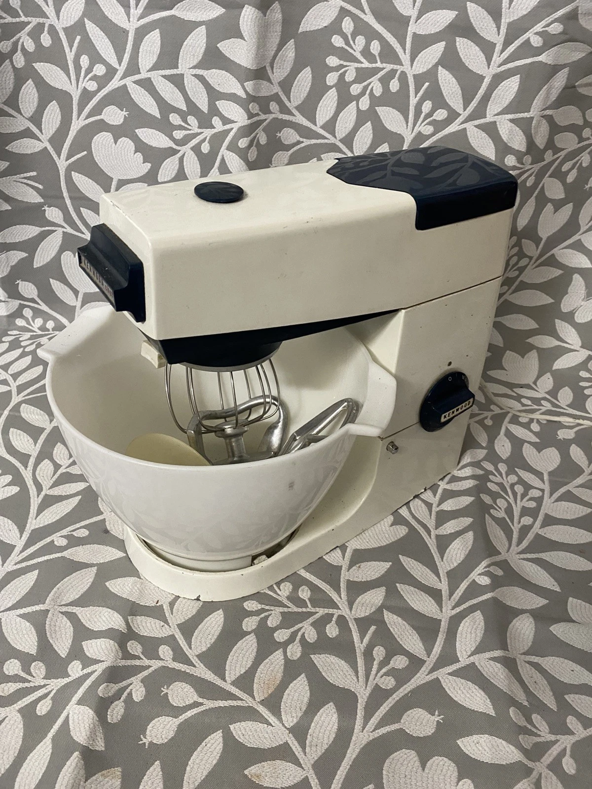 Kenwood Chef A701 Stand Mixer & Attachments