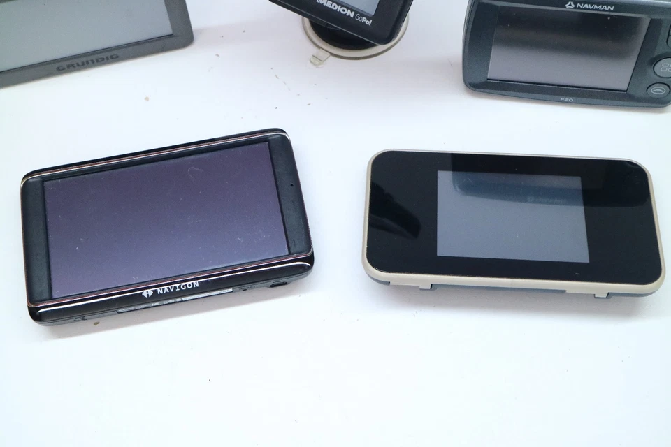 5x Navigationsgerät Konvolut – Medion, Navigon, Grundig, Navman – ungetestet ohn - Bild 3 von 4
