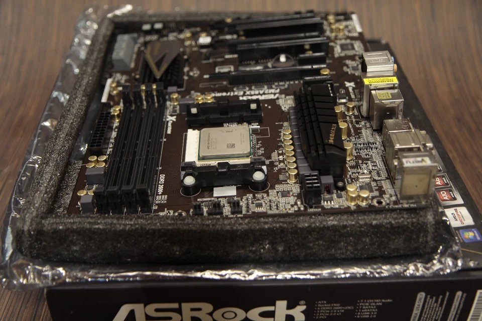 NEW - ASRock FM2A85X Extreme6 ATX AMD Motherboard - Includes A8-5500 CPU - Image 3 of 4
