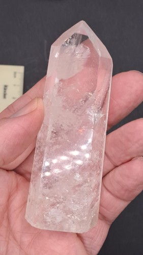 geschliffene Spitze Bergkristall mit Phantomen, 92g,  10/10 - Bild 10 von 15