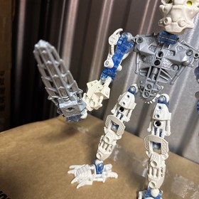 LEGO &bull; Bionicle &bull; Inika Toa Matoro &bull; 8732 &bull; Incomplete