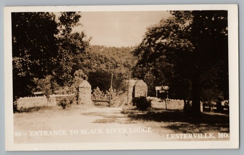 Lesterville Missouri Black River Lodge Eingang Echtfoto Postkarte RPPC 1930-50