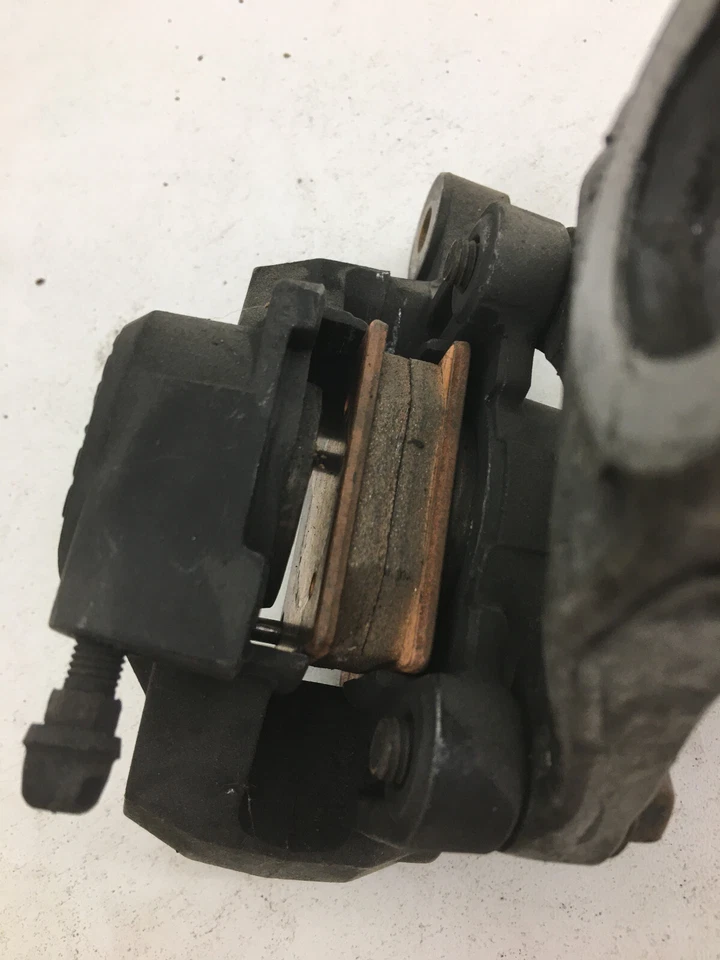 Suzuki GSXR 750 2000 OEM freno trasero Foto 2 de 4