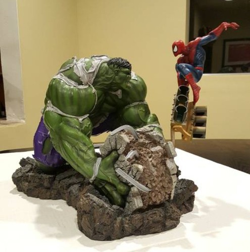 Sideshow Incredible HULK VS SPIDER-MAN EXCLUSIVE Diorama Statue Limited Edition - Picture 6 of 8