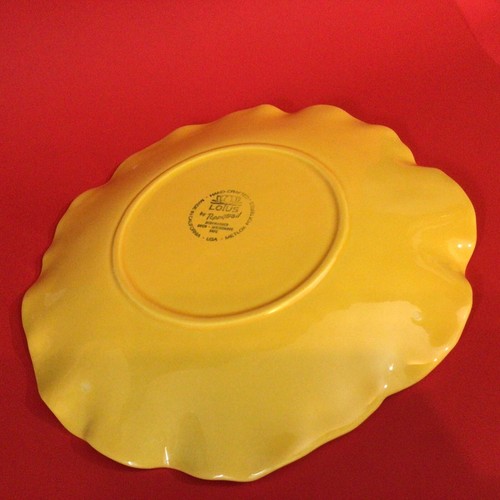 METLOX POPPYTRAIL LOTUS DINNER PLATE YELLOW 11" HAND-CRAFTED - Picture 3 of 5