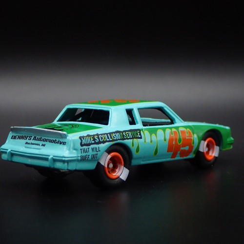 1982 82 Pontiac Grand Prix Demolición Derby 1:64 Escala Diorama Coche Modelo - Imagen 7 de 8