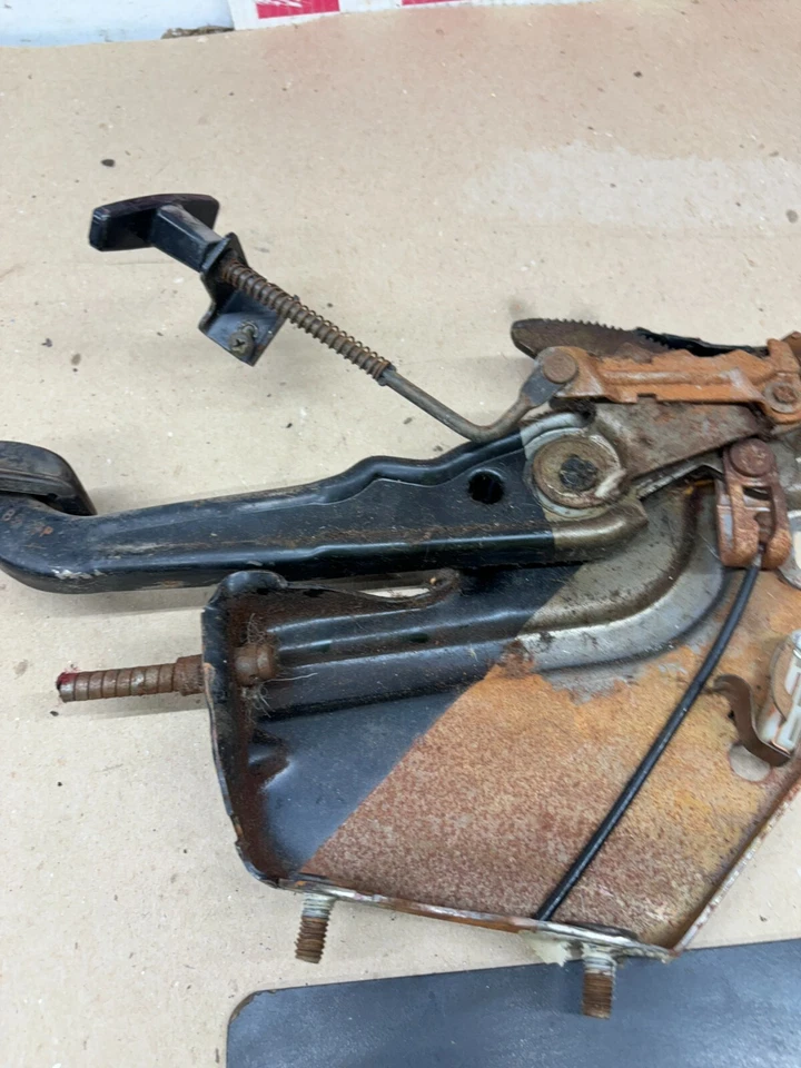 Dodge D100 D150 D350 1981 83 84 86 1987 montaje de pedal de freno eléctrico de emergencia OEM Foto 3 de 4