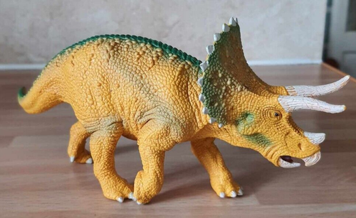 Schleich Dinosaur Triceratops Figure NEW - Picture 2 of 3