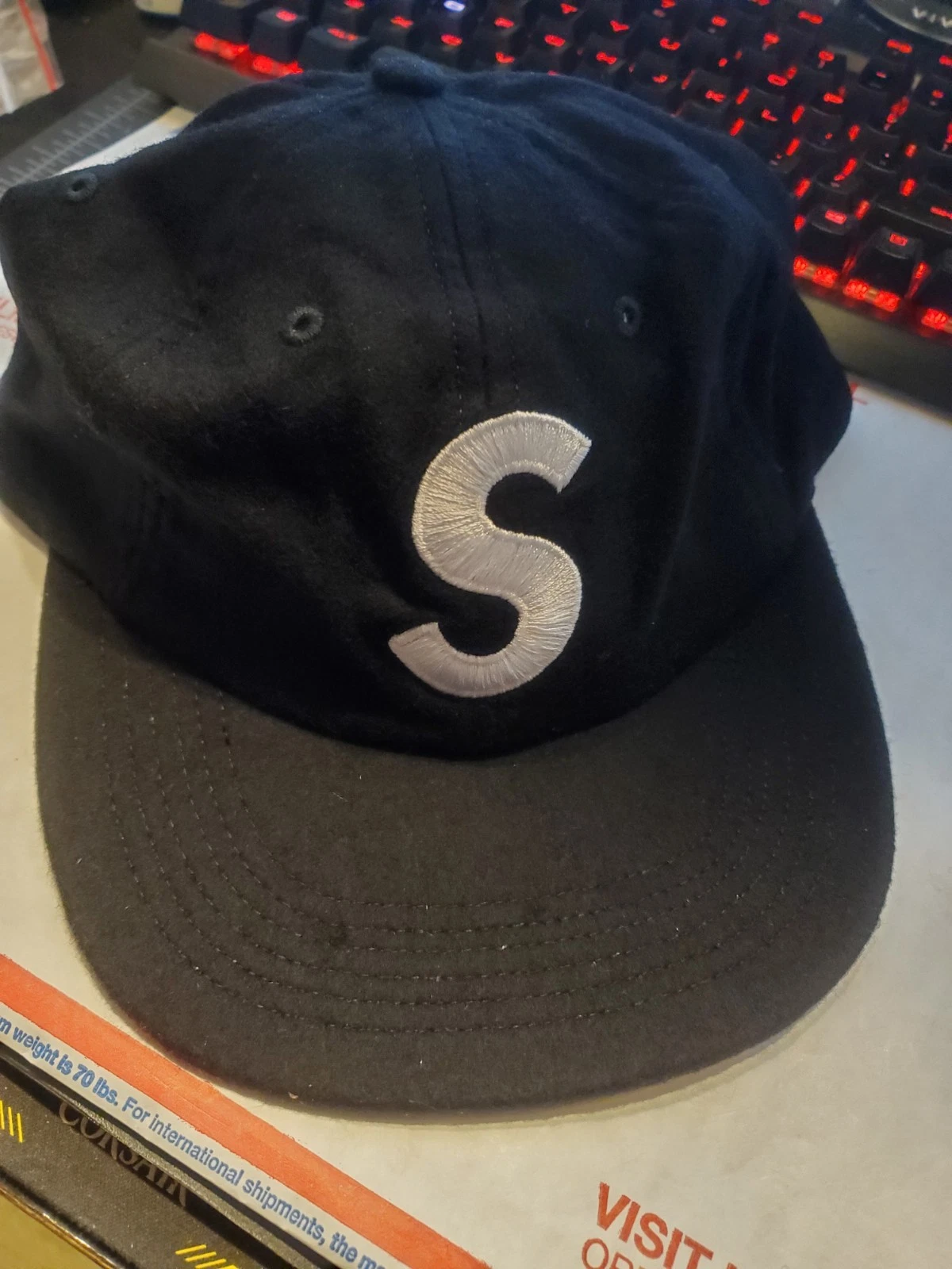 Chapeau 6 panneaux Supreme Wool S logo FW19 VENDU EN L'ÉTAT.