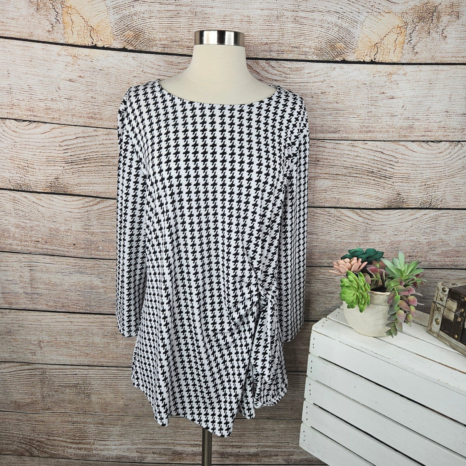 ELLE Houndstooth Print Tunic Top with Ruched Long Sleeves in Size XL