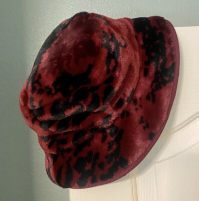Women\'s Red Ivy Park X Reversible Fur Bucket Hat IVY PARK | Accessories | Womens Red Ivy Park X Reversible  main image 2