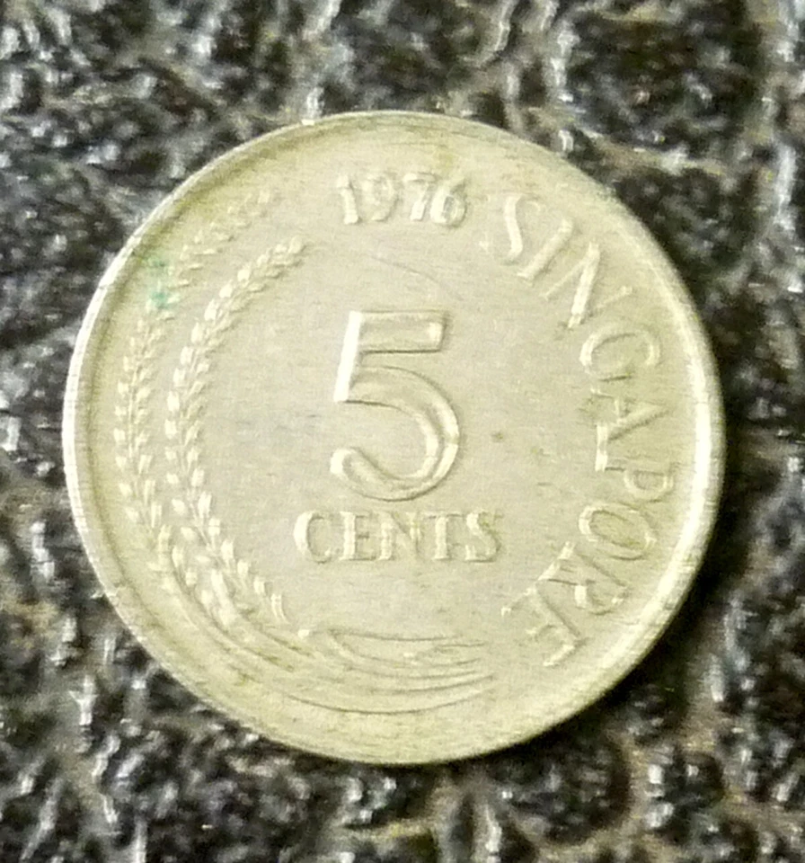 Singapore 1976 Cupro Nickel 5 Cents Snake Bird 'UNCLEANED' 'VF/EF'. - Image 2 of 2