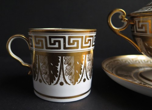 AN 1810 GILT COALPORT COVERED CUP AND SAUCER PLUS ONE SINGLE CUP - 第 2/15 張圖片