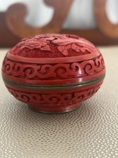 Ancienne boite à bijoux chinoise en laque cinabre sculptée main laiton