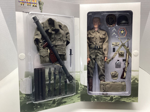 Dragon 1/6 WWII U.S. ARMY 2ND INFANTRY DIV. BAZOOKMAN "JAMES FORD" FRANCE, 1944 - Picture 2 of 12