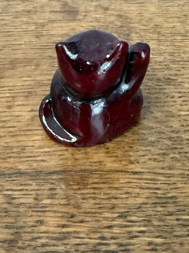 VTG Maneki Neko Red Japanese Tradition 1.5" Beckoning Lucky Cat Right Hand Resin - Picture 2 of 4