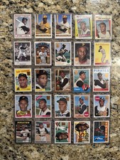  Lot of 25 Different  Roberto Clemente Cards