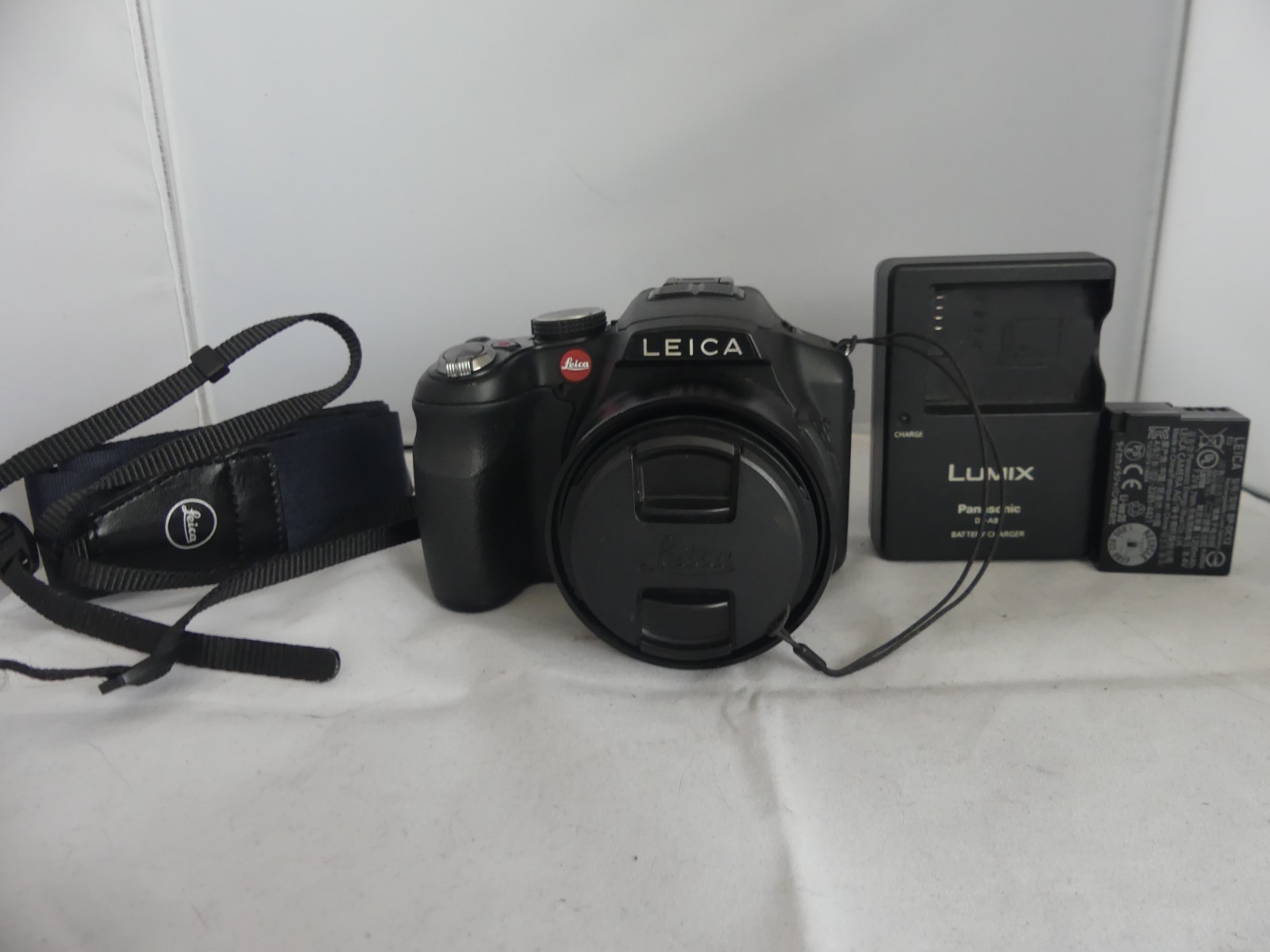 Leica V-Lux 4 vintage camera equipment - eBay listing photo 1
