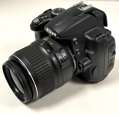 Nikon D5000 DSLR With AF-S Nikkor 18-55mm Lens,2 Batteries Nikon D5000 DSLR With AF-S Nikkor 18-55mm Lens,2 Batteries