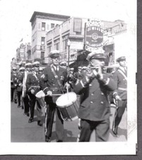 VINTAGE PHOTOGRAPH PARADE MILITARY BAND OLD AD SIGNS WHITE PLAINS NEW YORK PHOTO