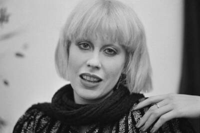 English Singer And Actor Hazel Oconnor Posed On Location 1980 OLD PHOTO
