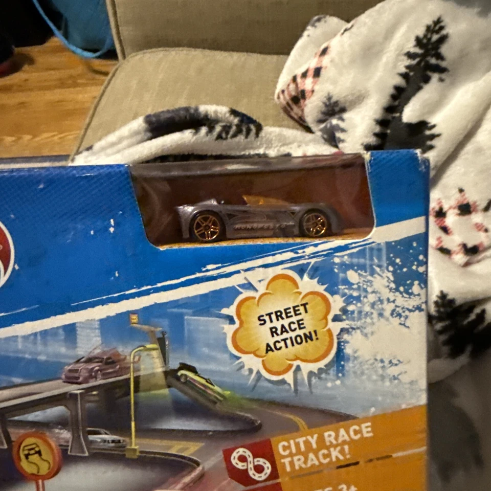 Juego Hot Wheels 2010 Radical Roadway: 1 vehículo, pistas y accesorios, nuevo en caja  Foto 2 de 4