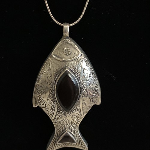 Beautiful Silver Tone Statement Fish Black Onyx Pendant W/ 925 Marked 20” Chain
