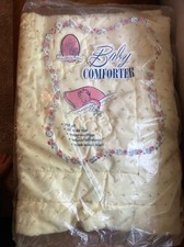 VINTAGE Quiltex Baby Comforter Yellow Floral New in Package Approx 30x42" Acetat