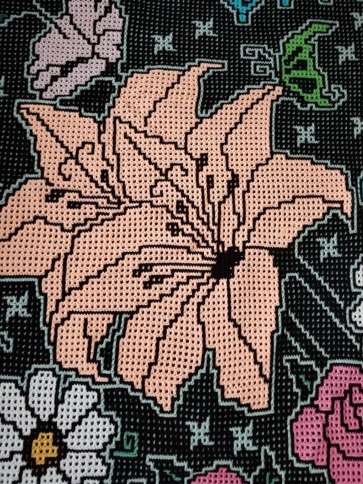 Hand Made Crochet 'Mother's Garden' Throw Blanket. Double bed size. Xmas - Image 4 of 4