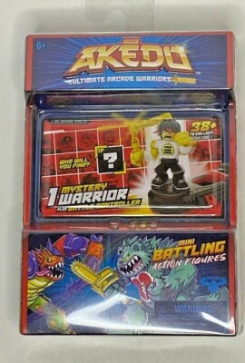 Akedo Ultimate Arcade warriors (Tail Whip vs. epic White Wraith). Mini Battling 