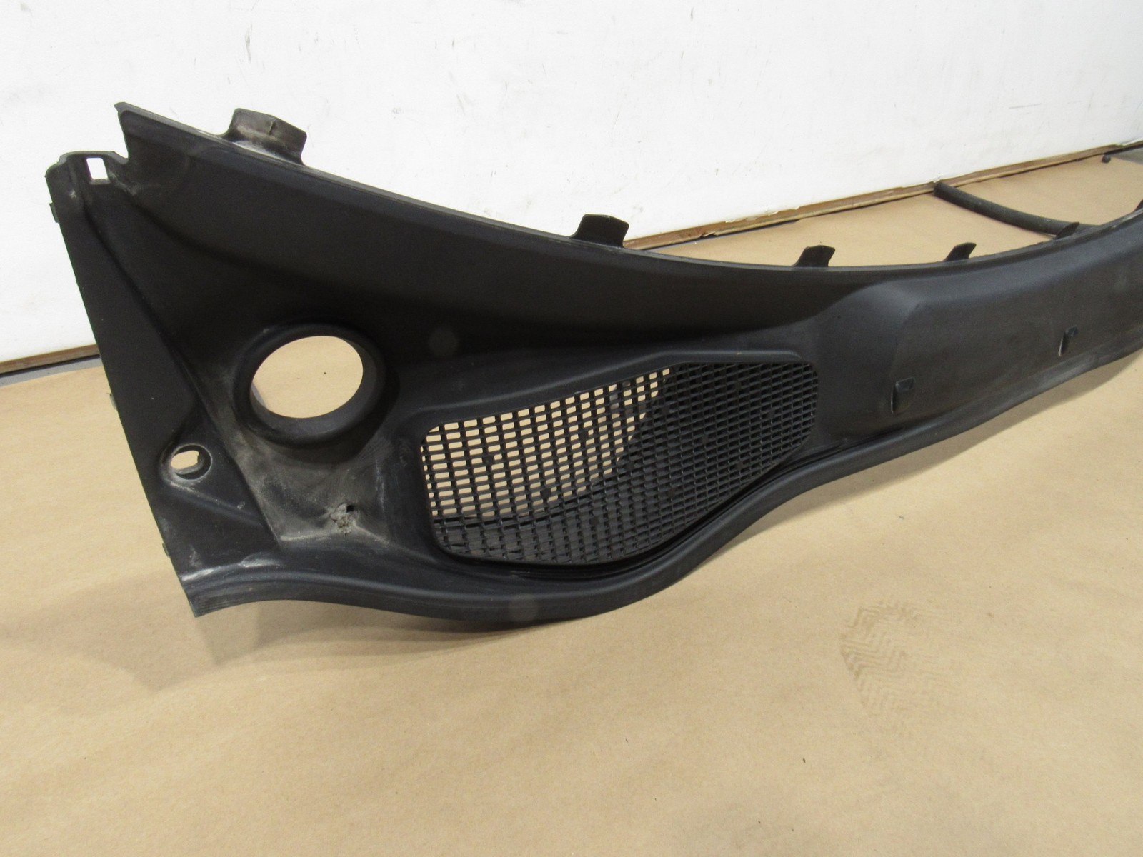 18-21 Aston Martin Vantage 2019 Front Windshield Wiper Cowl Vent Cover Panel :O