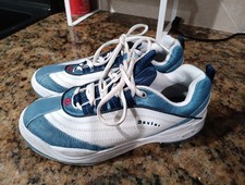 Lady Dexter Bowling Shoes Minor Crack On The Side Of The Shoe