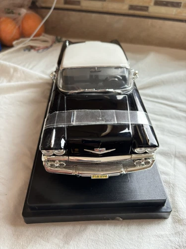 Chev '58 Impala {NEW} American Graffiti Black & White 1:18 Ertl American Muscle - Picture 6 of 12
