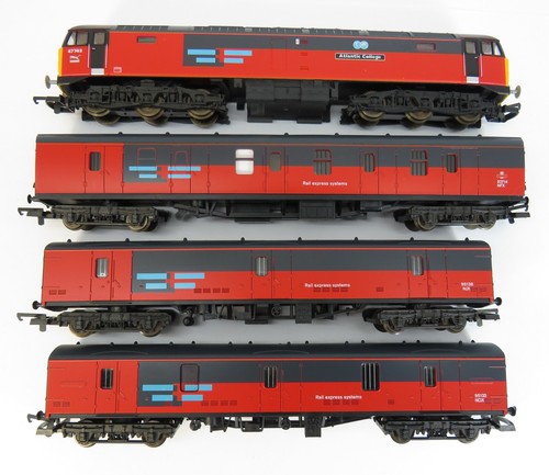 OO Gauge Lima 149808 RES Set - Class 47 747 BR Atlantic College + 3x RES Coaches - Picture 5 of 9