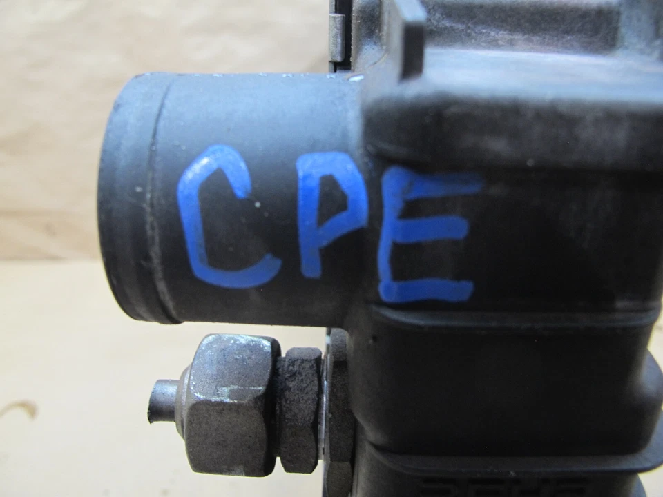 1990-1995 PORSCHE 928 S4 A/T RADIADOR DE REFRIGERAÇÃO DO MOTOR 92810604203 - Imagem 2 de 4