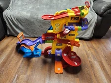 Cool Big Vtech Go Go Smart Wheels Race Track. Pit Stop, Loop, 2 Race Cars