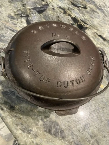 Vintage Griswold #8 Tite-Top Dutch Oven 833 E w/ 2551 Lid Original Uncleaned