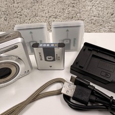 Sony Cyber-Shot DSC-S750 Point And Shoot Digital Camera 7.2 Mega Pixel BUNDLE