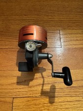 Carrete de botón Herter’s Hudson Bay Mark 8 Spincast