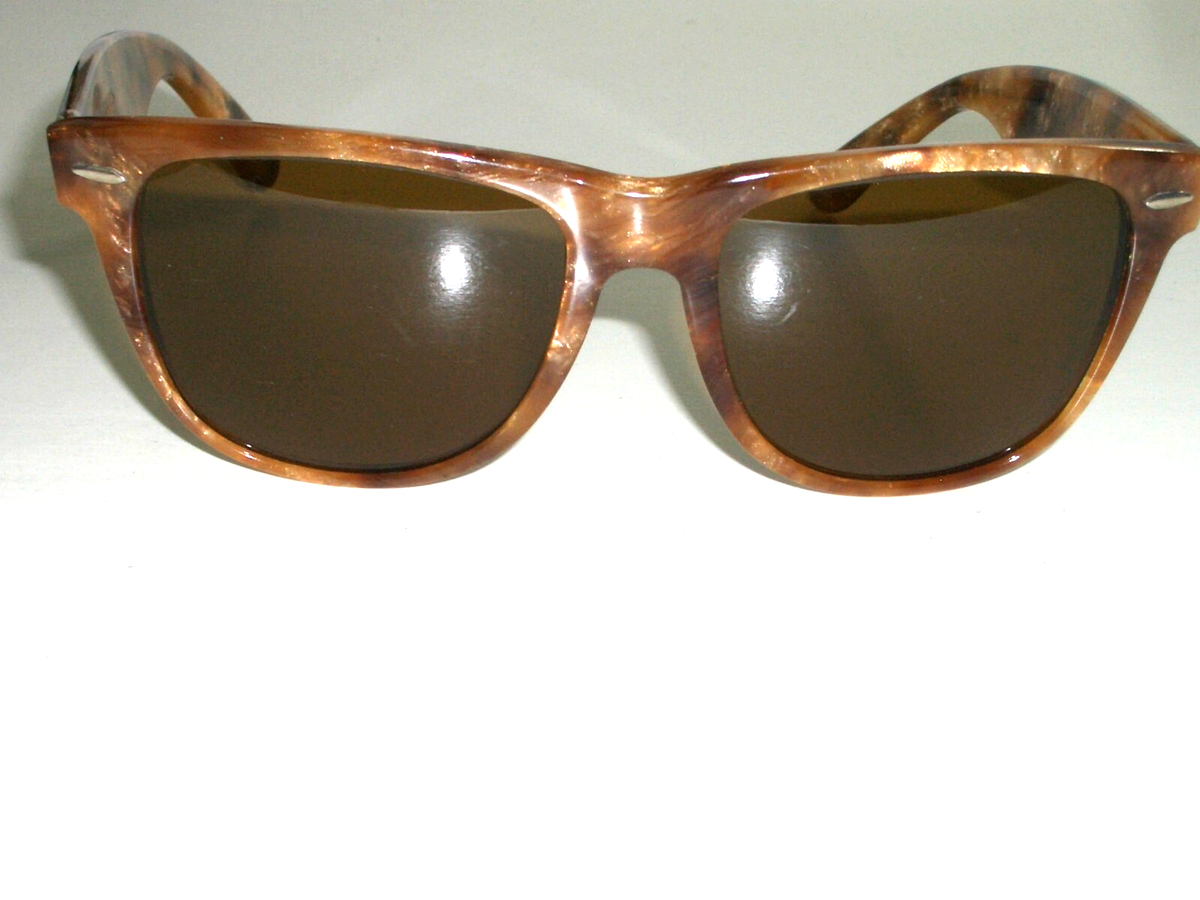 Ray Ban Wayfarer II in Beige Tortoiseshell Ray-Ban Original Wayfarer Classic Tortoise/Brown Polar 50 mm  main image 4