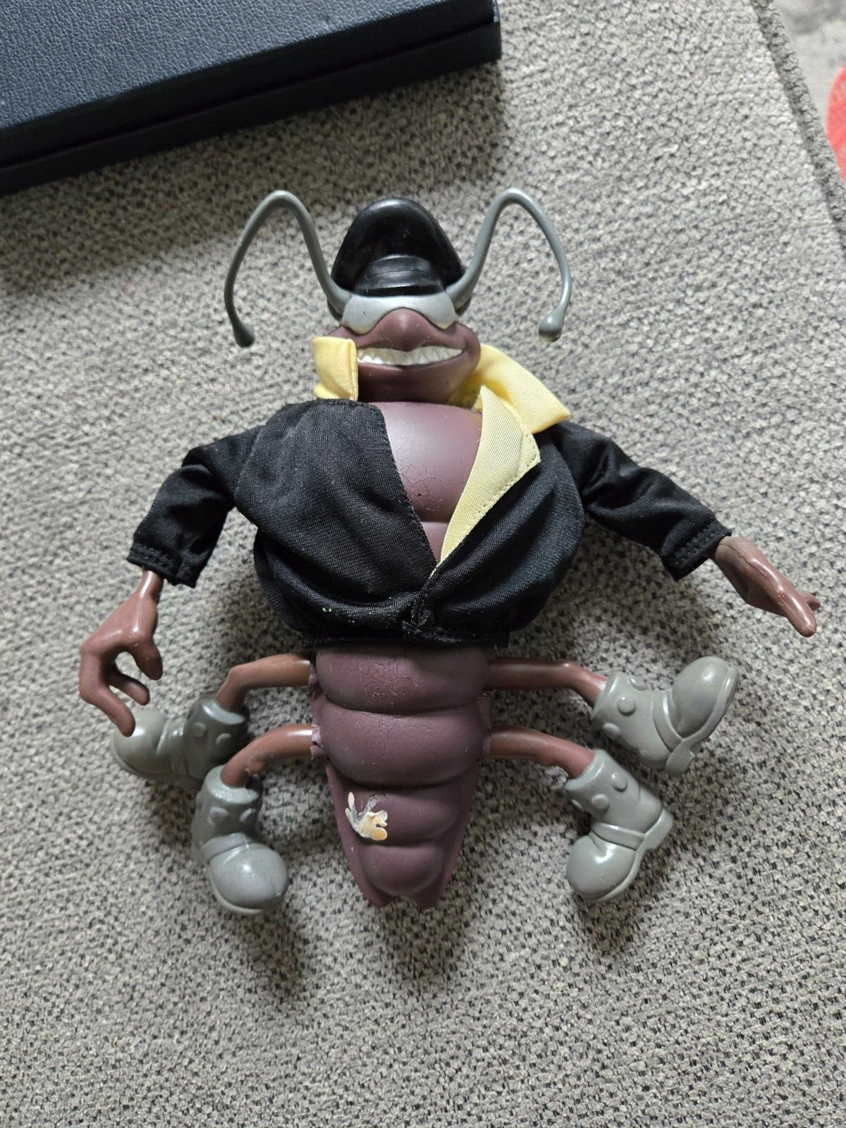 Vintage 1992 Kenner Capitol Critters Kid Vicious Roach Action Figure Bendable