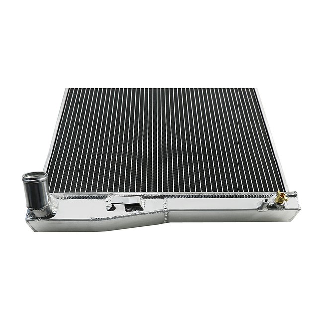 Радиатор x3 e83