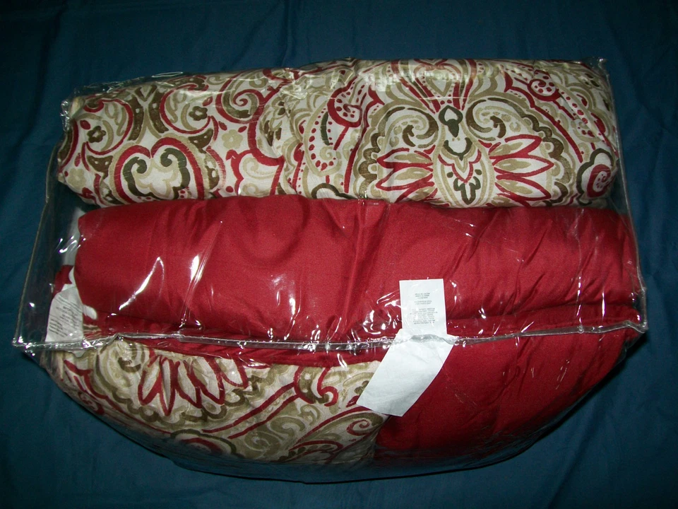 NEW 10 Piece Victoria Classics Elanza Red/Multi Polyester Queen Comforter Set - Image 4 of 4
