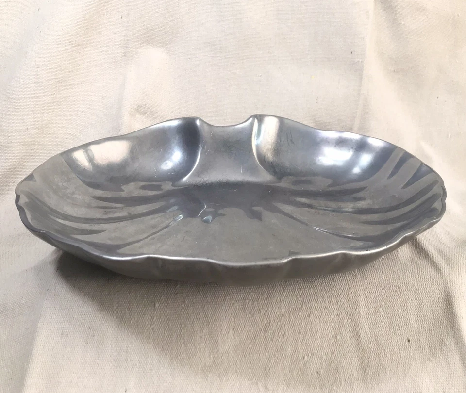 Plato para servir para hornear Wilton Metal Armetale concha de almeja Foto 3 de 4