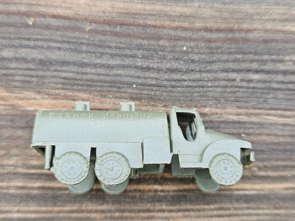 Mini camión de combustible de juguete de plástico vehículo militar MPC de colección Segunda Guerra Mundial Foto 4 de 4