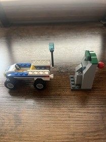 LEGO CITY SET #60136 POLICE STARTER SET, 100% COMPLETE, ALL MINIFIGS!