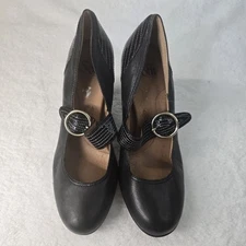 Sofft sz 8M black leather Mary Jane heels Stitched Buckle Strap Vintage Style